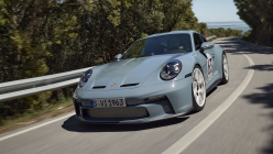 Porsche continue de caresser le cœur des puristes, sa dernière innovation associe une boîte manuelle au meilleur moteur non turbo - 2 - Porsche 911 S-T 2023 first kit 02