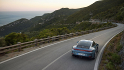 Porsche continue de caresser le cœur des puristes, sa dernière innovation associe une boîte manuelle au meilleur moteur non turbo - 4 - Porsche 911 S-T 2023 first set 04