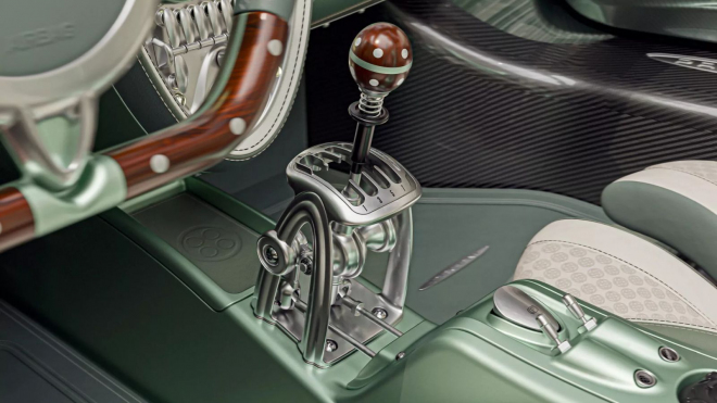 Italové odhalili další automobilovou lahůdku. Uměleckému dílu s 846koňovým V12 nechybí ani „to správné” řazení