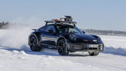Dans deux mois, les voitures à combustion feront plus pour le climat que les voitures électriques, et une légende du rallye y est pour quelque chose - 1 - Porsche 911 Dakar 2023 Walter Rohrl 03