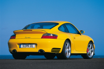 La voiture ancienne la plus désirable est une voiture dont le constructeur ne montre pas son dos à ses clients, d'autres devraient en tirer une leçon - 8 - Porsche 911 Turbo 996 oficialni 03