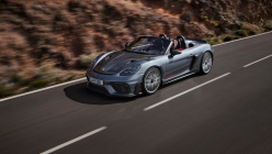 Porsche est loin d'en avoir fini avec les moteurs à combustion interne, la dernière innovation se met dans l'ambiance des 500 ch - 3 - Porsche 718 Spyder RS 2023 first set 03