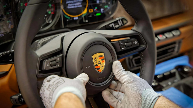 Už se ví, proč Rusům náhle ve velkém přestávají fungovat jejich Porsche, můžou si za to sami