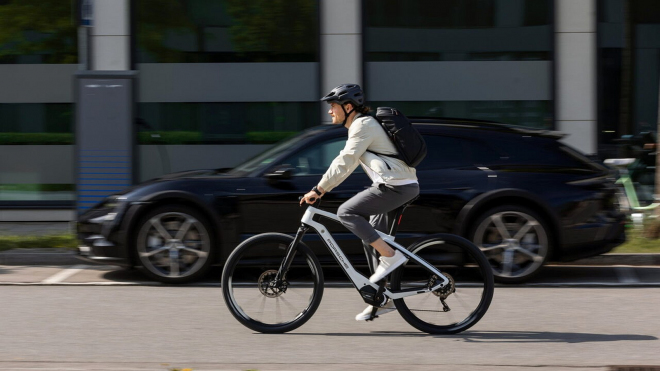 Elektrokola se dnes prohání po silnicích rychlostmi až přes 110 km/h. A některé státy už to „nedávají”