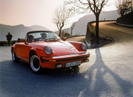 L'Allemagne connaît une augmentation spectaculaire du nombre de voitures conduites après 30 ans de possession, les activistes veulent y mettre fin - 4 - Porsche 911 Carrera SC 1982 illustration photo 01