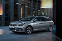 Un grand break Peugeot d'occasion avec un coffre plus grand que celui de l'Octavia ne peut s'acheter que pour deux ans au prix d'une meilleure Fabia - 2 - Peugeot 308 II SW ojety klady zapory 2022 02