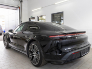 Les Turbos électriques Taycan de Porsche ont perdu plus de 2 millions de livres sterling en 4 ans, même si la plupart d'entre eux ne sont allés nulle part - 2 - Porsche Taycan Turbo 2020 perte de valeur 2024 vente 02