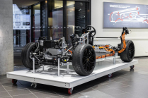 La Porsche Macan électrique sera un non-sens. Avec une puissance de 610 ch, plus de 2,3 tonnes et l'équivalent d'un réservoir de 25 litres, il n'ira nulle part - 15 - Porsche Macan EV 2023 prototype 15
