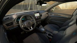L'occasion manquée d'un SUV-coupé bon marché fait peau neuve, mais ne résout rien - 11 - Renault Arkana 2023 facelift first kit 11