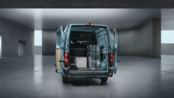 Le nouveau Renault Master continue de miser sur les moteurs diesels, mais n'a aucune chance de réussir avec la propulsion électrique - 8 - Renault Master 2023 first set 08