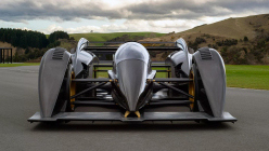 La nouvelle voiture de sport extrême ressemble à la Batmobile. On la dit plus rapide que la F1, elle peut rouler au plafond avec trois Fabia sur le dos - 1 - Rodin FZero 2023 lancement officiel 01