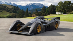 La nouvelle voiture de sport extrême ressemble à la Batmobile. On dit qu'elle est plus rapide que la F1 et qu'elle peut rouler au plafond avec trois Fabia sur le dos - 2 - Rodin FZero 2023 lancement officiel 02