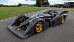 La nouvelle voiture de sport extrême ressemble à la Batmobile. Elle serait plus rapide que la F1 et pourrait rouler au plafond avec trois Fabia 