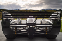 La nouvelle voiture de sport extrême ressemble à la Batmobile. Elle serait plus rapide que la F1 et pourrait rouler au plafond avec trois Fabia 