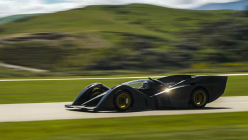 La nouvelle voiture de sport extrême ressemble à la Batmobile. Elle serait plus rapide que la F1 et pourrait monter au plafond avec trois Fabia sur le dos - 13 - Rodin FZero 2023 va officiellement 13