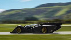 La nouvelle voiture de sport extrême ressemble à la Batmobile. Elle serait plus rapide que la F1 et pourrait monter au plafond avec trois Fabia sur le dos - 14 - Rodin FZero 2023 va officiellement 14