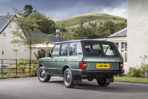 Un Range Rover presque inutilisé a été trouvé dans les bois, après avoir été enterré pendant 18 ans. Regardez ce qu'il en reste - 2 - Range Rover 1987 illustration photo 02