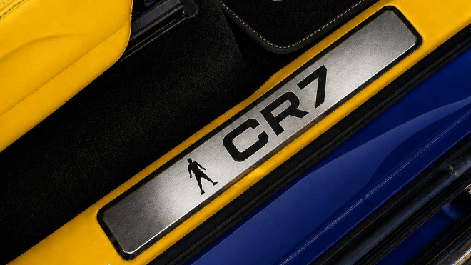 Cristiano Ronaldo si nechal postavit nejdražší Mercedes třídy G na světě, už z barev je jasné, čemu se klaní