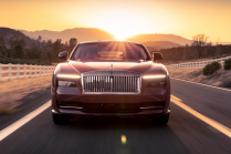 Rolls-Royce a l'audace de dire aux clients comment traiter la première voiture électrique de la marque, provoquant un tollé - 1 - Rolls-Royce Spectre 2023 2024 official better 01