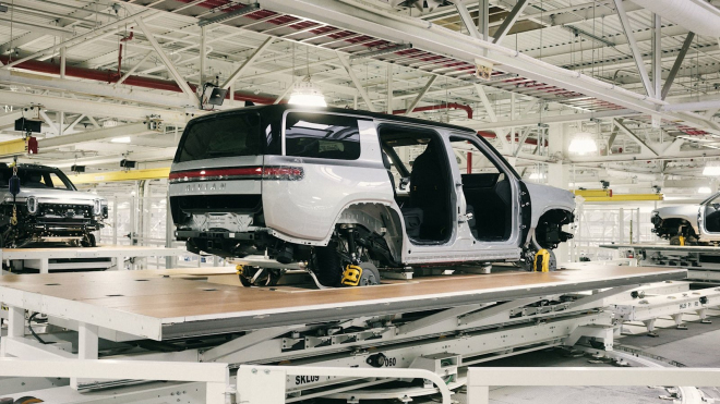 Výrobce elektromobilů Rivian padá ke dnu. Neplní prodejní ani výrobní cíle a propouští, akcie padly za den o čtvrtinu