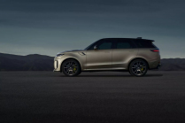 Les Britanniques avaient dit qu'ils ne vendraient que des voitures électriques, mais ils viennent de dévoiler la voiture à combustion interne la plus puissante de leur histoire - 3 - Range Rover Sport SV 2023 first kit 03