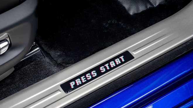 Na první pohled ještě nikdo neuhodl, jakému autu patří tento interiér, zcela se vymyká dosavadním zvyklostem