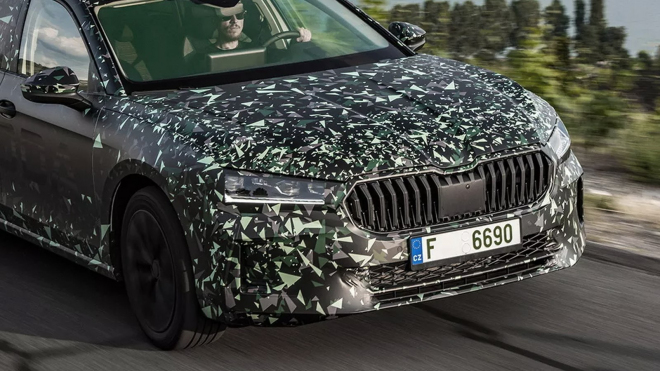 La nouvelle Skoda Superb est jusqu'à présent une déception. Moins de puissance pour plus d'argent, dans la lignée de la Fabia II.