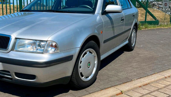 A vendre, une Skoda Octavia I non utilisée avec un moteur 1.9 TDI, quelque chose comme cela est une rareté absolue aujourd'hui.