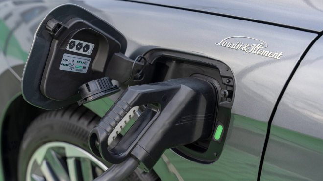 Škoda modernizovala plug-in hybridní Superb iV a zas jednou ukázala marnost aut této koncepce