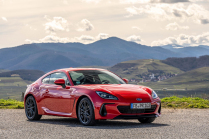 Les boîtes de vitesses manuelles continuent de faire leur retour, leur part de marché ayant encore augmenté l'année dernière. Mais pas en Europe - 1 - Subaru BRZ 2024 manual illustratni foto 01