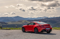 Les boîtes de vitesses manuelles continuent de revenir à la mode, leur part de marché ayant encore augmenté l'année dernière. Mais pas en Europe - 2 - Subaru BRZ 2024 manual ilustracni foto 02