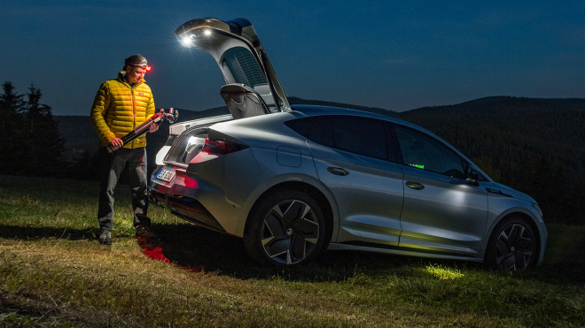 Skoro polovina řidičů elektrických aut se chce vrátit ke spalovacím vozům, stačila zpackaná dovolená s nimi