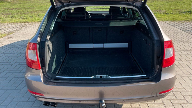 Sotva jetá Škoda Superb Combi s motorem, 4x4, výbavou i „koulí” může být vaše za cenu základní Fabie