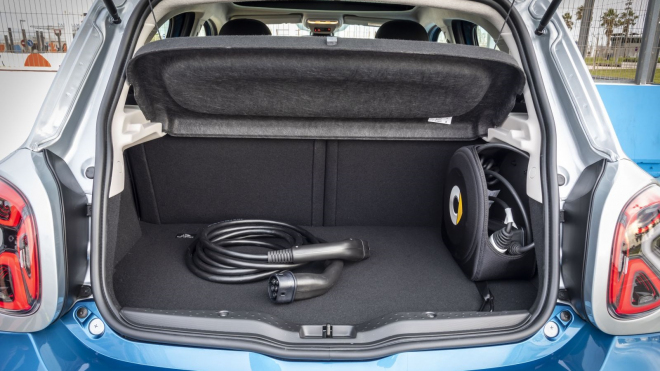 Une petite voiture électrique d'occasion est un candidat de choix pour une maison de jardin, mais malgré la chute rapide de son prix, les gens n'en veulent pas.