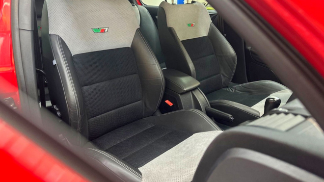Dalece nevyužitá, zářivě rudá Škoda Octavia RS za 285 tisíc není vtip ani omyl, ale jeden z přehlížených pokladů bazarů