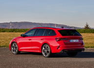 Presque aucune voiture électrique. Une société de leasing révèle des données sur les voitures de société les plus populaires en Allemagne - 5 - Skoda Octavia RS TDI vs BMW 340d Touring illustratni foto 02