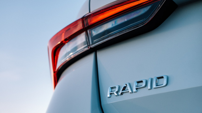 Zastaralá Škoda Rapid prodejně válcuje novou Scalu, i když už se nedá koupit téměř nikde