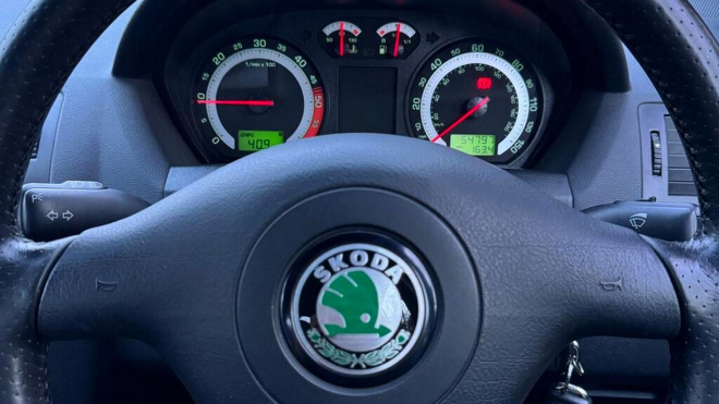 Jedna z posledních málo jetých Škod Fabia RS TDI po 1. majitelce je na prodej. Není levná, i když rezne