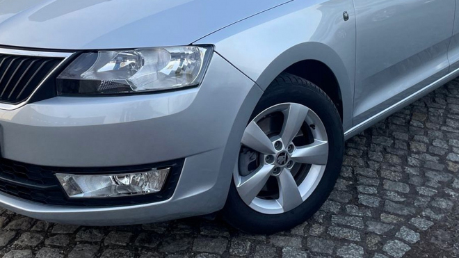 Neojetá Škoda Rapid s nejlepším motorem a dobrou výbavou může být vaše za velmi lákavou cenu
