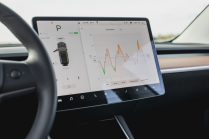 Les clients de Tesla sont furieux, l'entreprise vient de commencer à leur livrer des voitures avec des batteries presque mortes - 6 - Tesla Model 3 2021 Advisory Kit 17