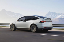 C'est ce qu'on appelle une remise. Tesla a déjà réduit son plus gros flop de 916 000 CZK, les propriétaires sont furieux - 2 - Tesla Model X 2022 oficialni 02