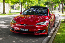 Un Youtuber a réussi à conduire une Tesla sur 2 575 km en une seule fois, simplement en ajoutant un moteur 