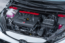Nous vivons une époque absurde, la petite Toyota Yaris trois cylindres coûte jusqu'à 2,75 millions de CZK en raison de la taxation des voitures à combustion interne en France - 6 - Toyota GR Yaris prix France 2024 oficialni 06
