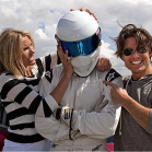 La BBC a interdit au Stig de donner des conseils à Tom Cruise sur la façon de conduire rapidement. Elle craignait que cela ne la ruine - 3 - Tom Cruise Top Gear photo 03