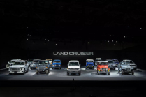 Toyota présente son emblématique Land Cruiser sous un nouvel aspect, surprend avec le choix de deux feux et d'un moteur pour l'Europe - 25 - Toyota Land Cruiser toutes générations confondues 02