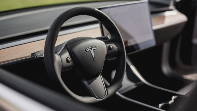 Majitel natočil, jak Tesla havarovala při jízdě na Autopilot, osvětlil podstatu dřívějších nehod