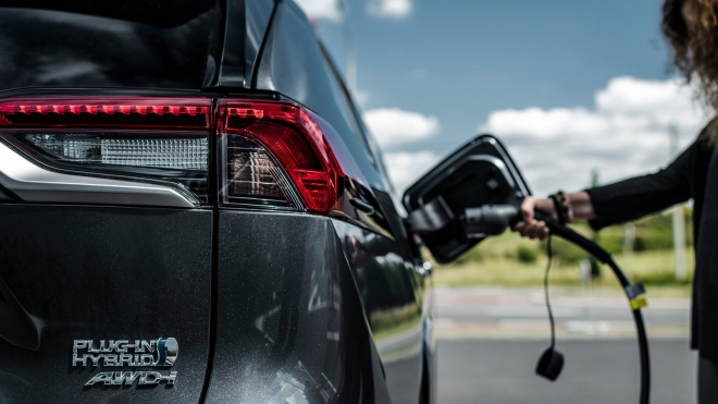 Les voitures électriques sont fondamentalement plus défectueuses que les voitures à combustion interne, selon une étude de CR, et les hybrides rechargeables sont un fiasco total.