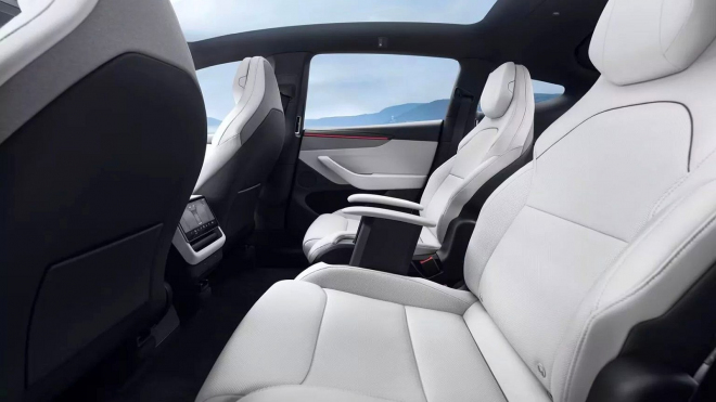 Tesla odhalila nový Model YL a nezůstala jen u toho. Vyslechla přání zákazníků a i starším autům vrací páčky pod volantem