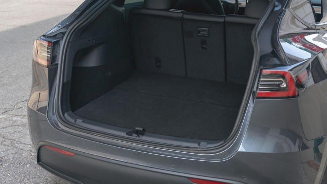 Majitel napravil největší nedostatek Tesly, přidal jí spalovací motor. Stálo ho to 9 tisíc korun