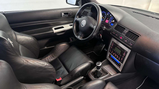 Dnes neuvěřitelný VW z dob, kdy jste si u Němců mohli poručit skoro cokoli, je k mání stále nejetý. Nikdo ani nezašpinil jeho spodek